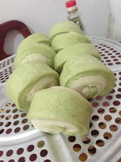 Tea and bread rolls