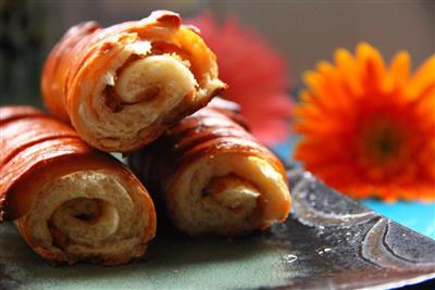 Caterpillar bread