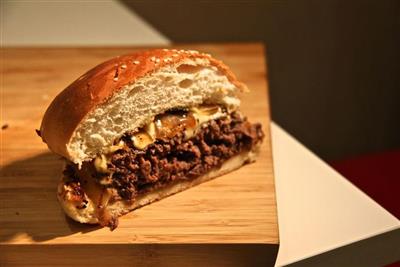 Black beef and pepper hamburger - The Demons