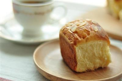 Soft bread with almond slices