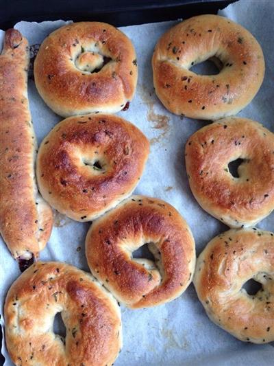 Onions and black sesame seeds