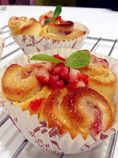 Strawberry cheese bread