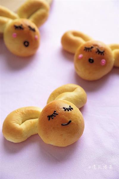 Lovely rabbit bread