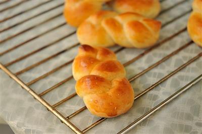 Flower milk bread