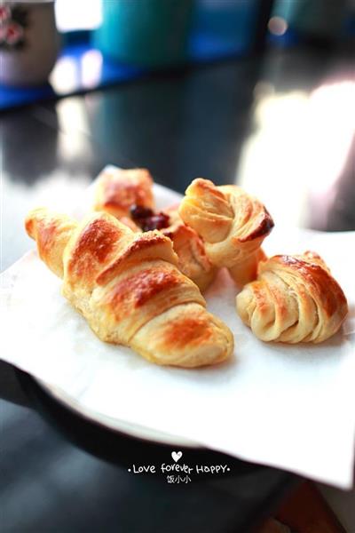 Cranberry horn bread