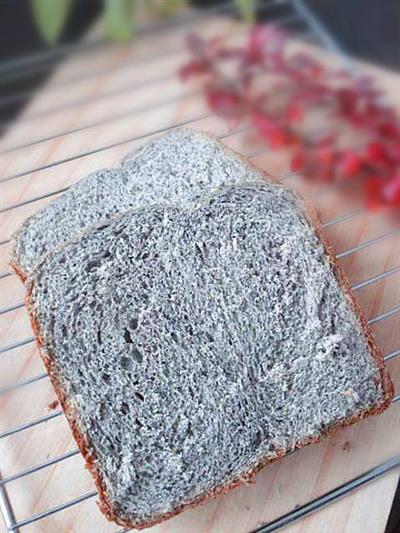 Black sesame toast