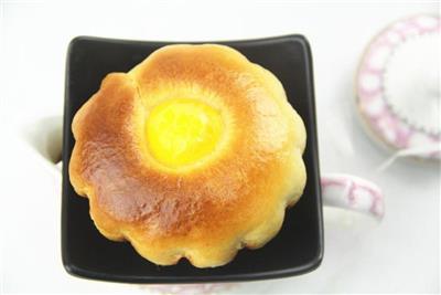 Egg yolk bread