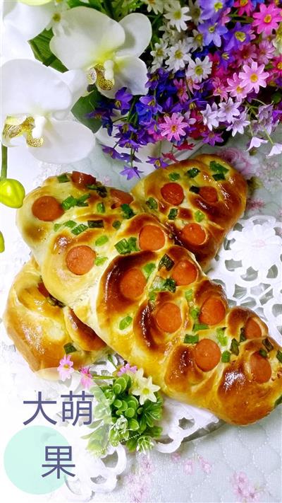 Flower sausage bread