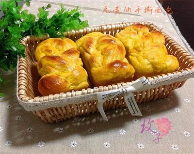 Yoghurt without butter tears bread by hand