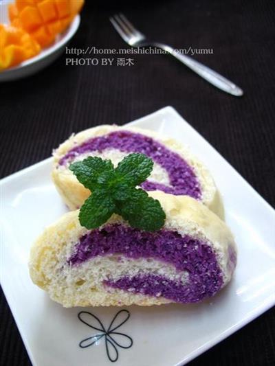 Purple bread with two colors