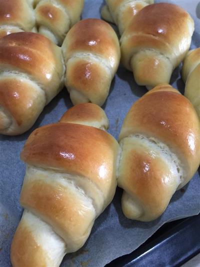 Cream rolls