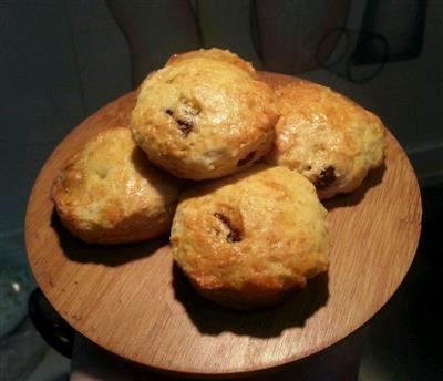 English quick bread with cranberry sauce