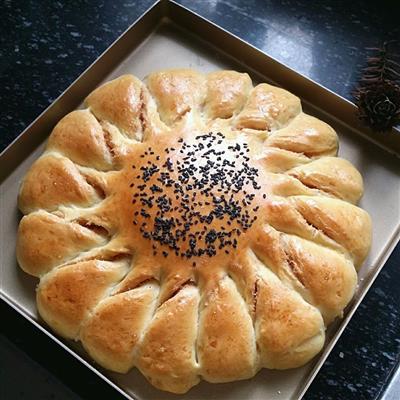 Sunflower salad and peanut butter bread