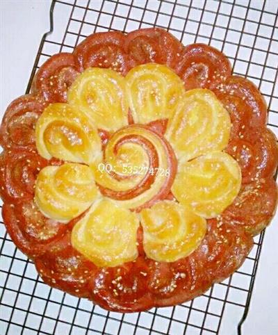 Two-tone pine flower bread