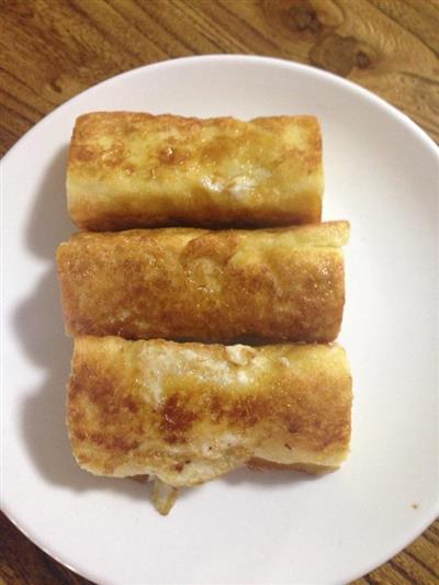 Egg toast and fish intestines