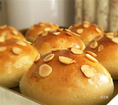 Small bread with coconut and almonds