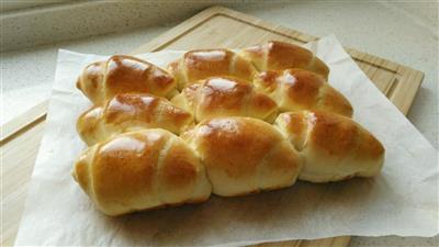 Cow horn bread