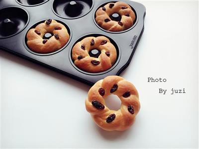 Light cream flower doughnuts