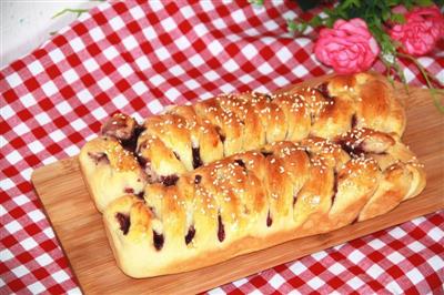 Blueberry braide panecillo