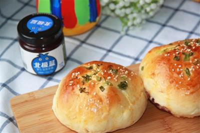 Onion and blueberry bread