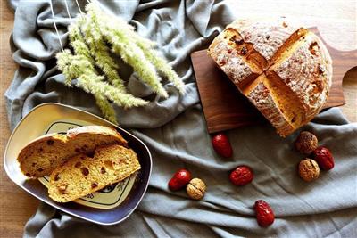 Pan de dátiles de nueces todo trigo - un tipo de pan adecuado para compartir con novia