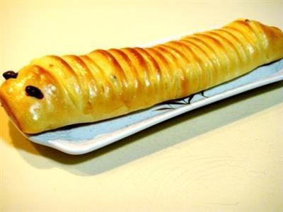 Caterpillar cheese bread