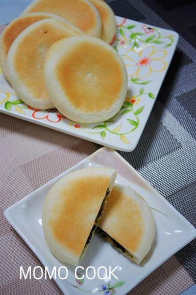 Red cherry salad bread