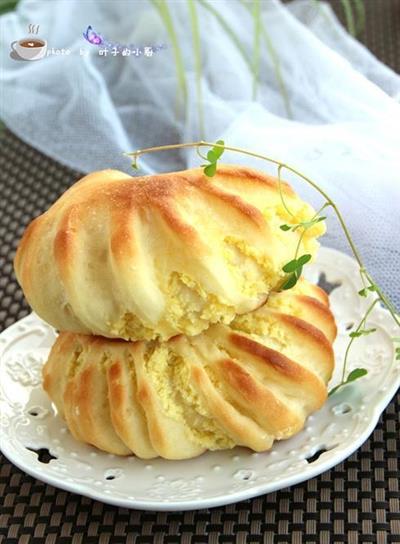 Flowered coconut bread