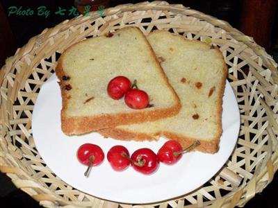 Bread with raisins