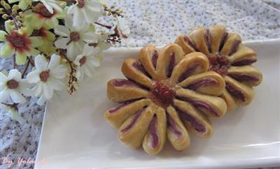 Purple potato-shaped bread