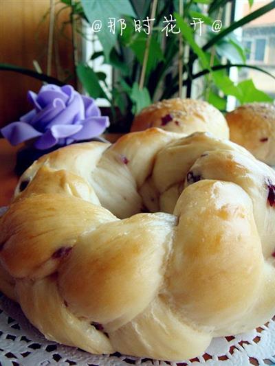 Cranberry flower bread