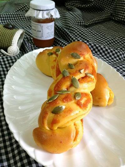 Pumpkin wrapped bread