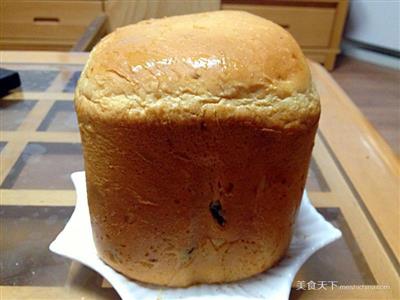 Bread machine version of raisin bread