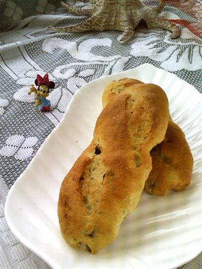 Walnut and raisin bread