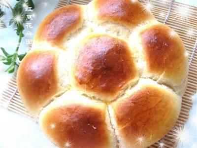 Flower red bean bread