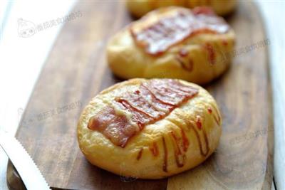 Bacon salad bread