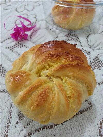 Egg yolk filled bread