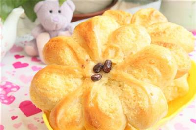 Flowered coconut bread