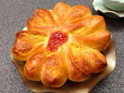 Bread with coconut flowers