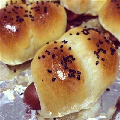 Hot dog rolls