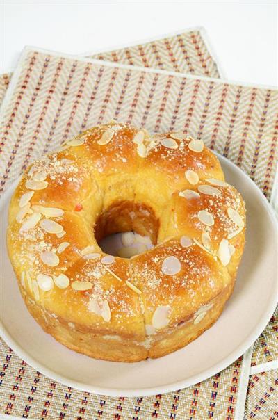 Tomato crown bread