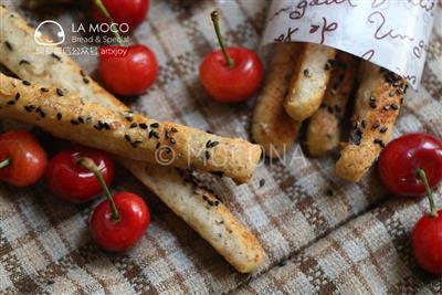 A simple children's game - two-taste bacon stick bread