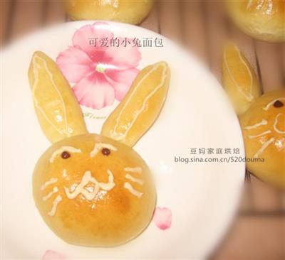 A surprise children's holiday gift for your baby - a cute bunny bread