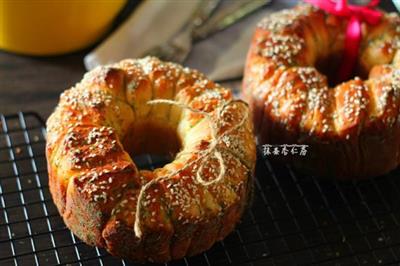 Tearing bread by hand - it's better to eat it