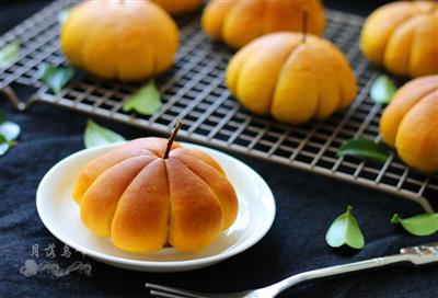 Golden pumpkin sandwiches