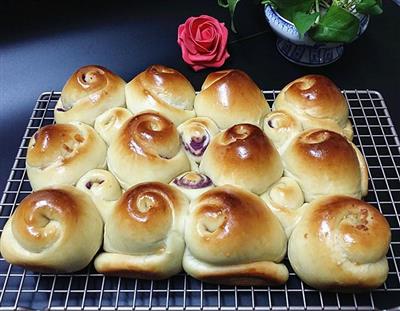 Cheese and yogurt rolls