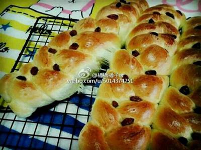 Light cream braided bread