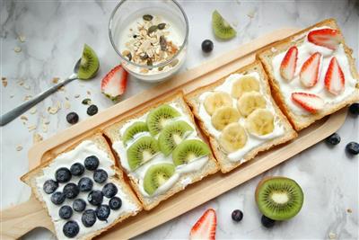 Tostadora de fruta rebanada + leche de avena