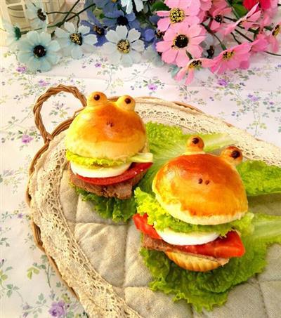 Frog mini cups and hamburgers