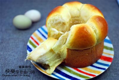 Egg yolk bread